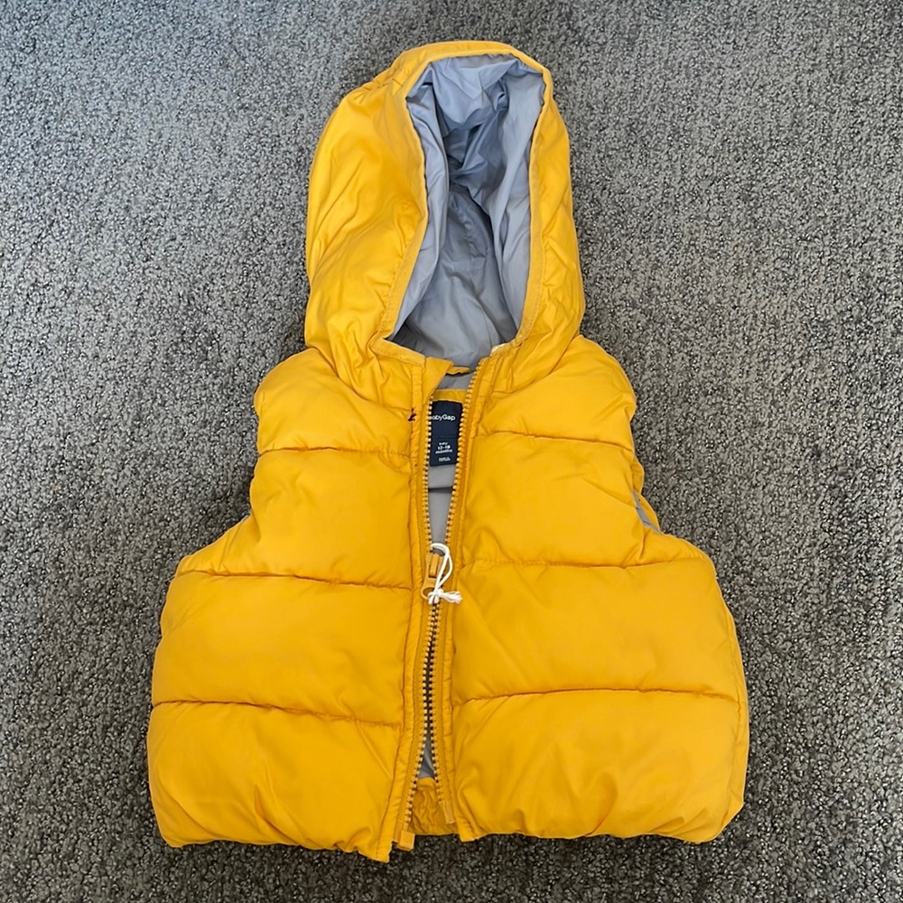 Yellow babygap puff vest size 12-18months